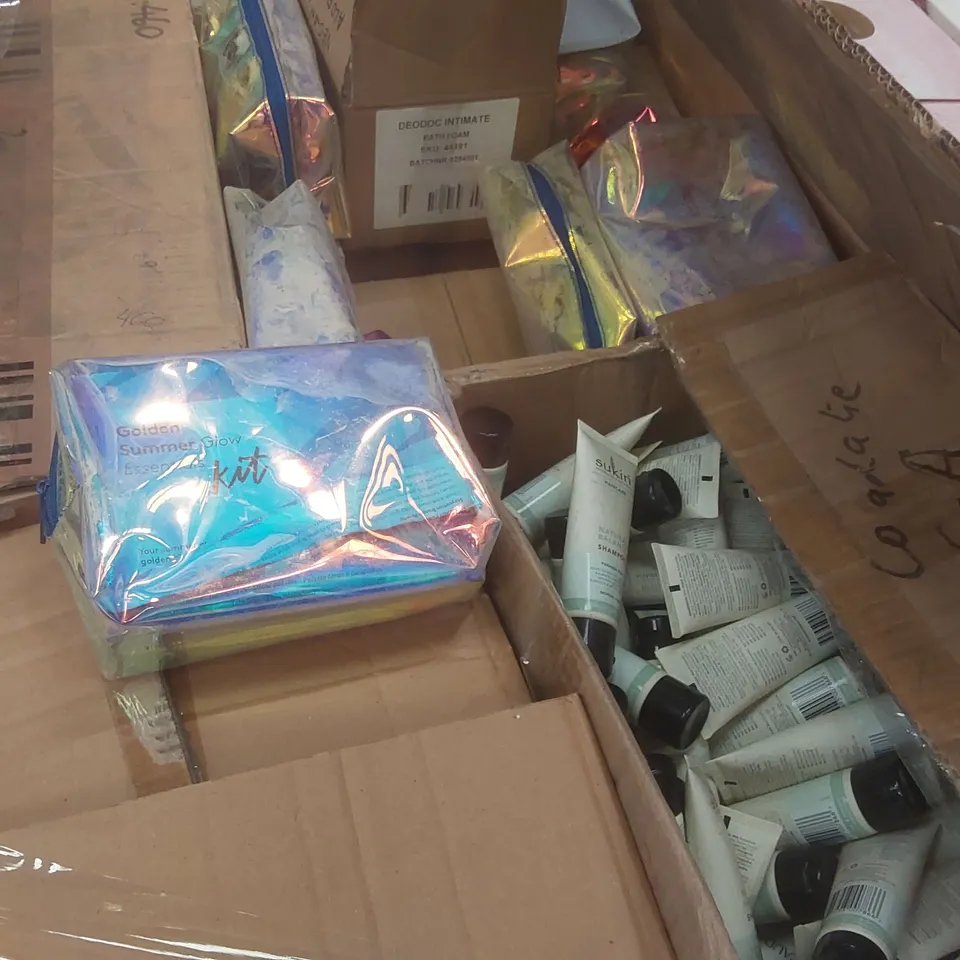 PALLET CONTAINING A VERY LARGE QUANTITY OF ASSORTED BEAUTY RELATED PRODUCTS INCLUDING: BIRCHBOX X WANDER BEAUTY SETS, SUKIN NATURAL BALANCE SHAMPOO, SUMMER GLOW ESSENTIALS KIT ECT