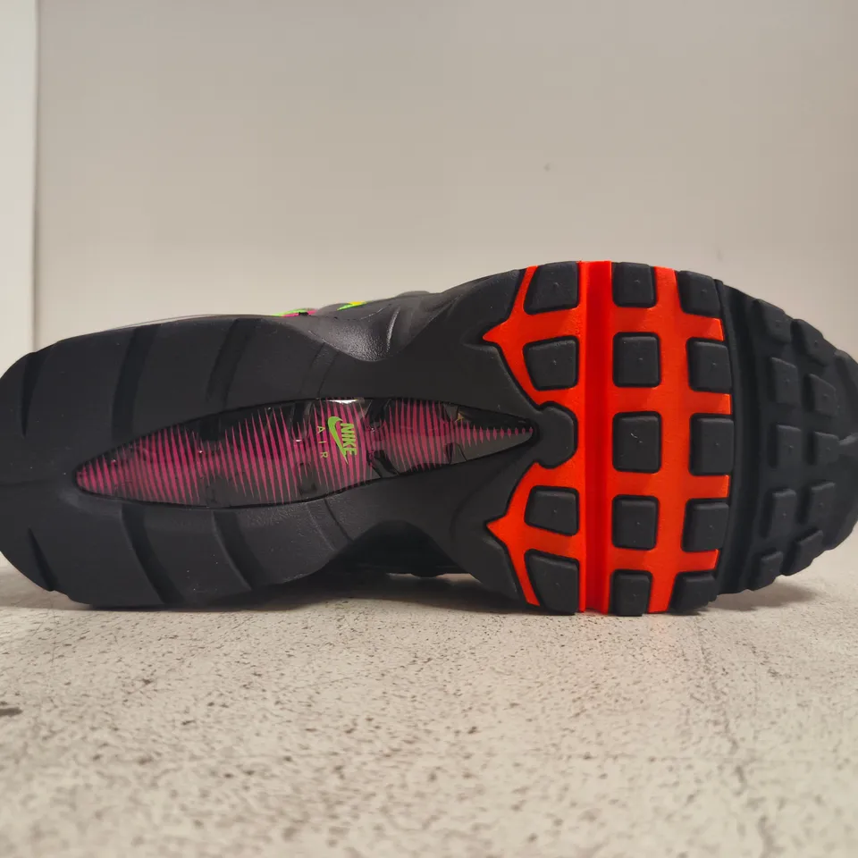 PAIR OF NIKE AIR MAX TRAINERS IN MULTI SIZE UK 7