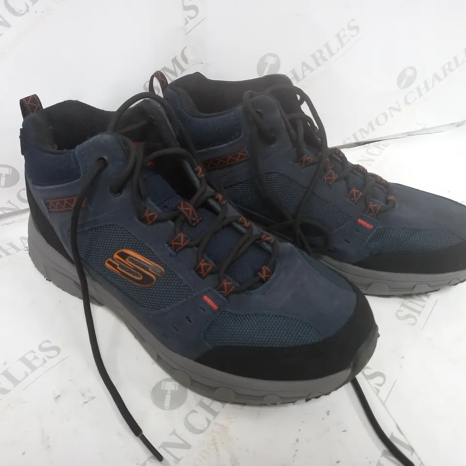 BOXED SKETCHERS LACE BOOTS NAVY SIZE 9 (MENS)