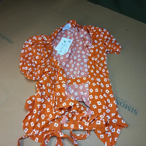 LOS ANGELES ATELIER & OTHER STORIES CADIGAN TOP IN ORANGE WITH WHITE PATTERN