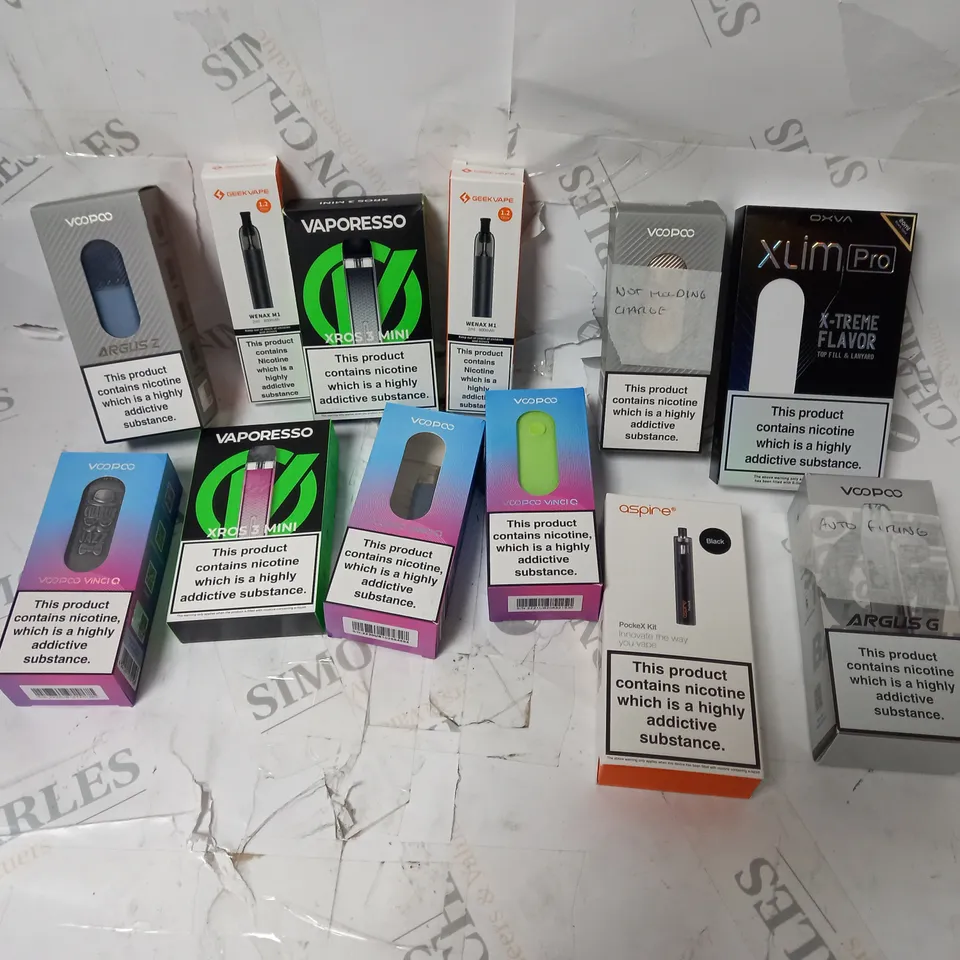 APPROXIMATELY 12 ASSORTED VAPES INCLUDING VOOPOO, ASPIRE, VAPORESSO