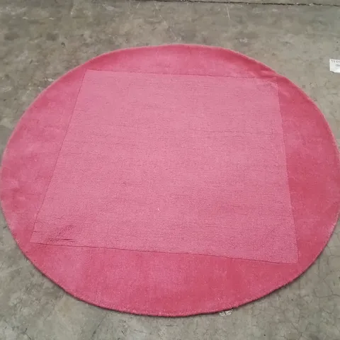 QUALITY DESIGNER AREA RUG - APPROXIMATELY 130X130CM