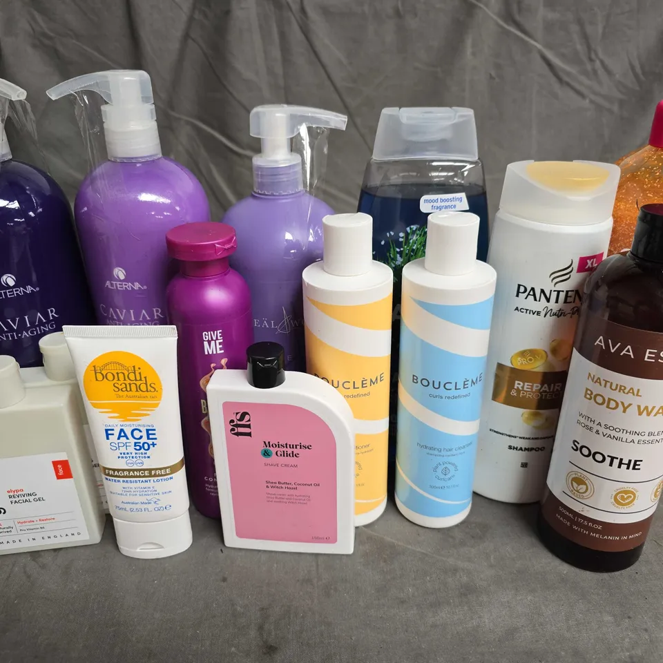 APPROXIMATELY 20 ASSORTED HEALTH & BEAUTY PRODUCTS TO INCLUDE - FFS SHAVE CREAM - PANTENE SHAMPOO - GIVE ME BLONDE SHOT PURPLE CONDITIONER - ETC