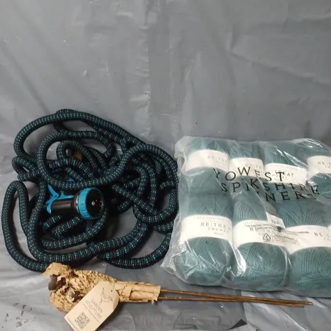 APPROXIMATELY 15 ASSORTED HOUSEHOLD ITEMS TO INCLUDE KNITTING YARN, GARDEN HOSE AND A GARDEN ORNAMENT