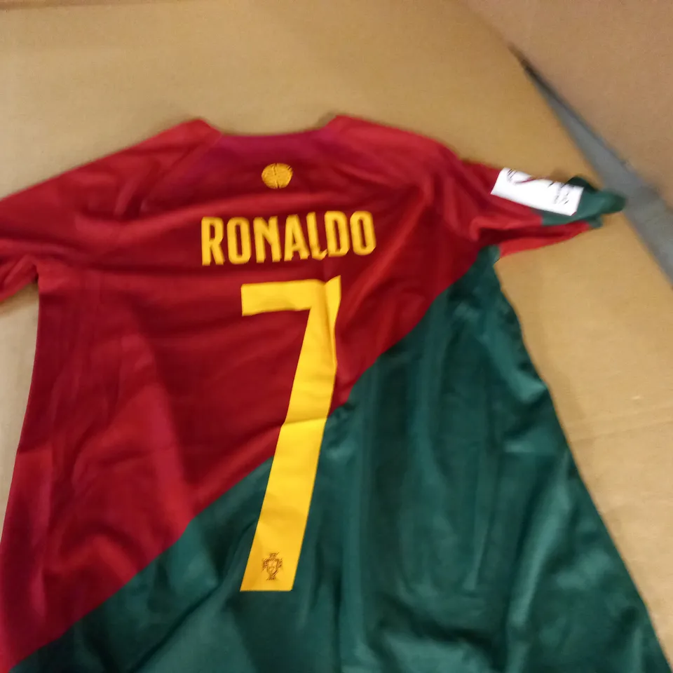 PORTUGAL YOUTH FOOTBALL KIT - L