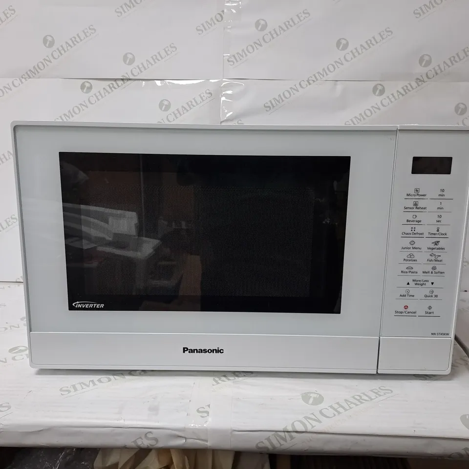 BOXED PANASONIC NN-ST45KWBPQ SOLO MICROWAVE RRP £189