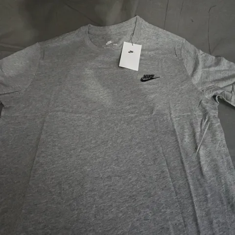 NIKE LOGO CASUAL TEE SIZE M 