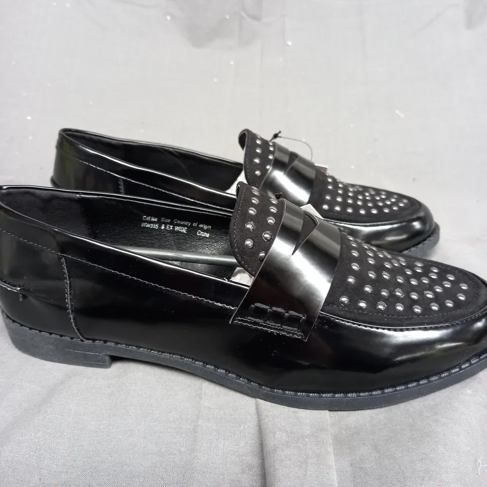 BOX OF APPROXIMATELY 10 PAIRS OF BLACK SHOES WITH SILVER DOTS 