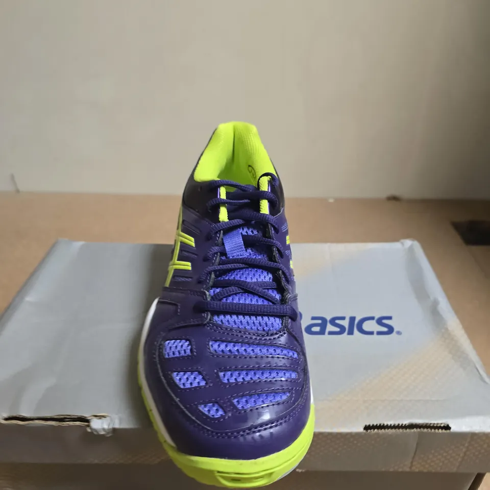 BOXED PAIR OF ASICS GEL-FASTBALL WOMEN’S RUNNING SHOES – UK SIZE 6.5