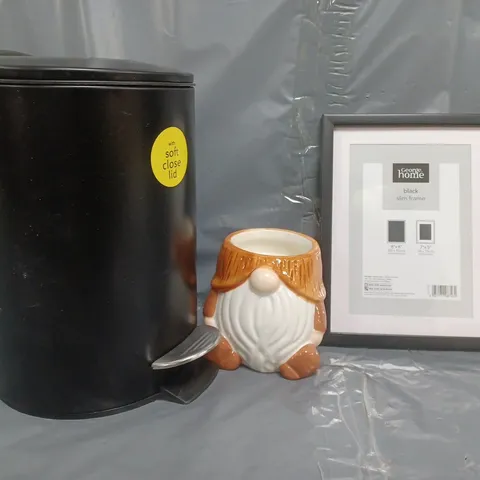 BOX OF APPROXIMATELY 10 ASSORTED HOUSEHOLD ITEMS TO INCLUDE SOFT CLOSE PEDAL BIN, DECORATIVE SCENTED CANDLE, SLIM BLACK PHOTO FRAME, ETC - COLLECTION ONLY