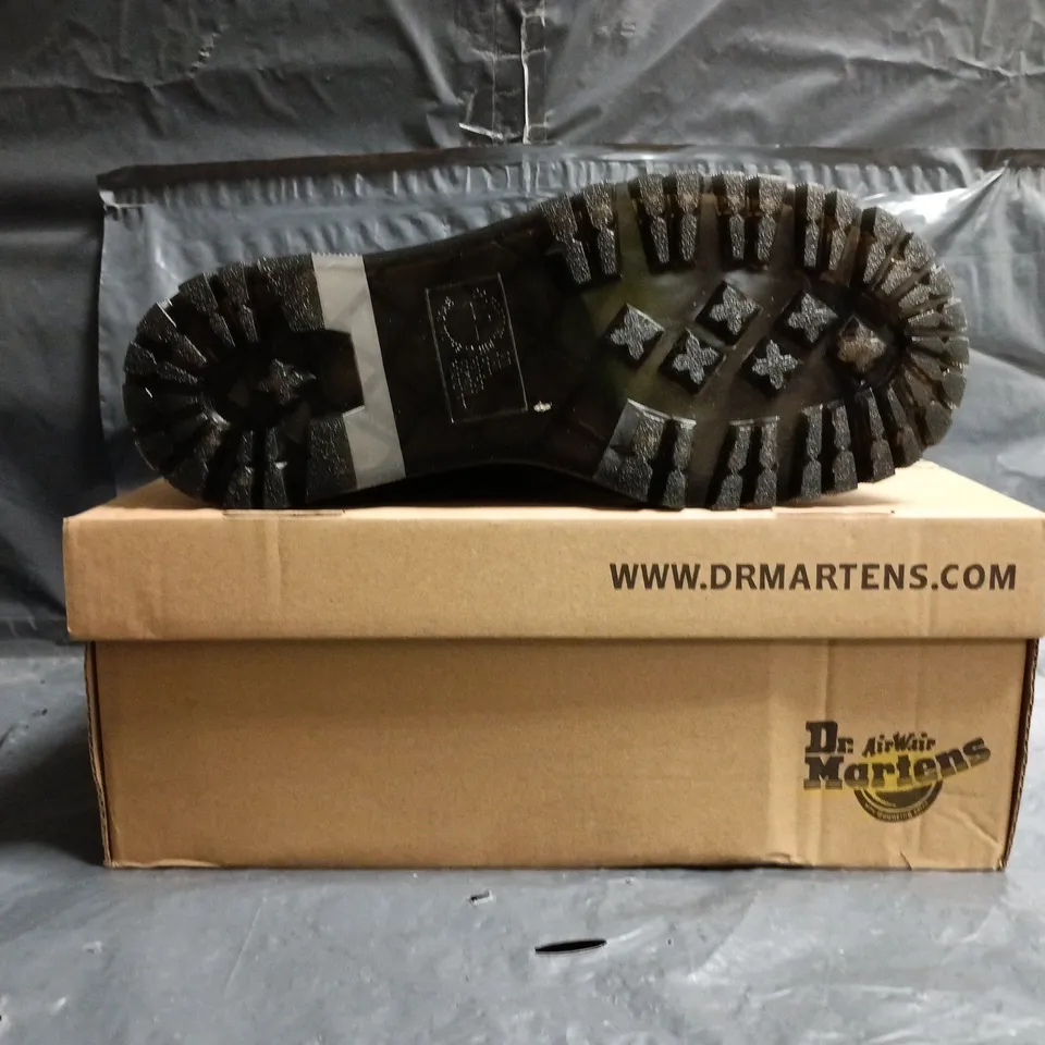 BOXED PAIR OF DR MARTENS ANKLE BOOTS IN BLACK SIZE UK 5.5