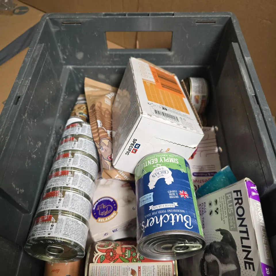 APPROXIMATELY 10 ASSORTED PET ITEMS INCLUDING BEEF BONE BROTH AND BUTCHERS DOG FOOD
