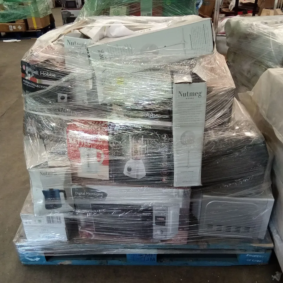 PALLET OF ASSORTED KITCHEN APPLIANCES TO INCLUDE; NUTMEG KETTLES, MICROWAVES, PEDESTAL FANS, RUSSELL HOBBS BLENDER, AIR FRYER ETC