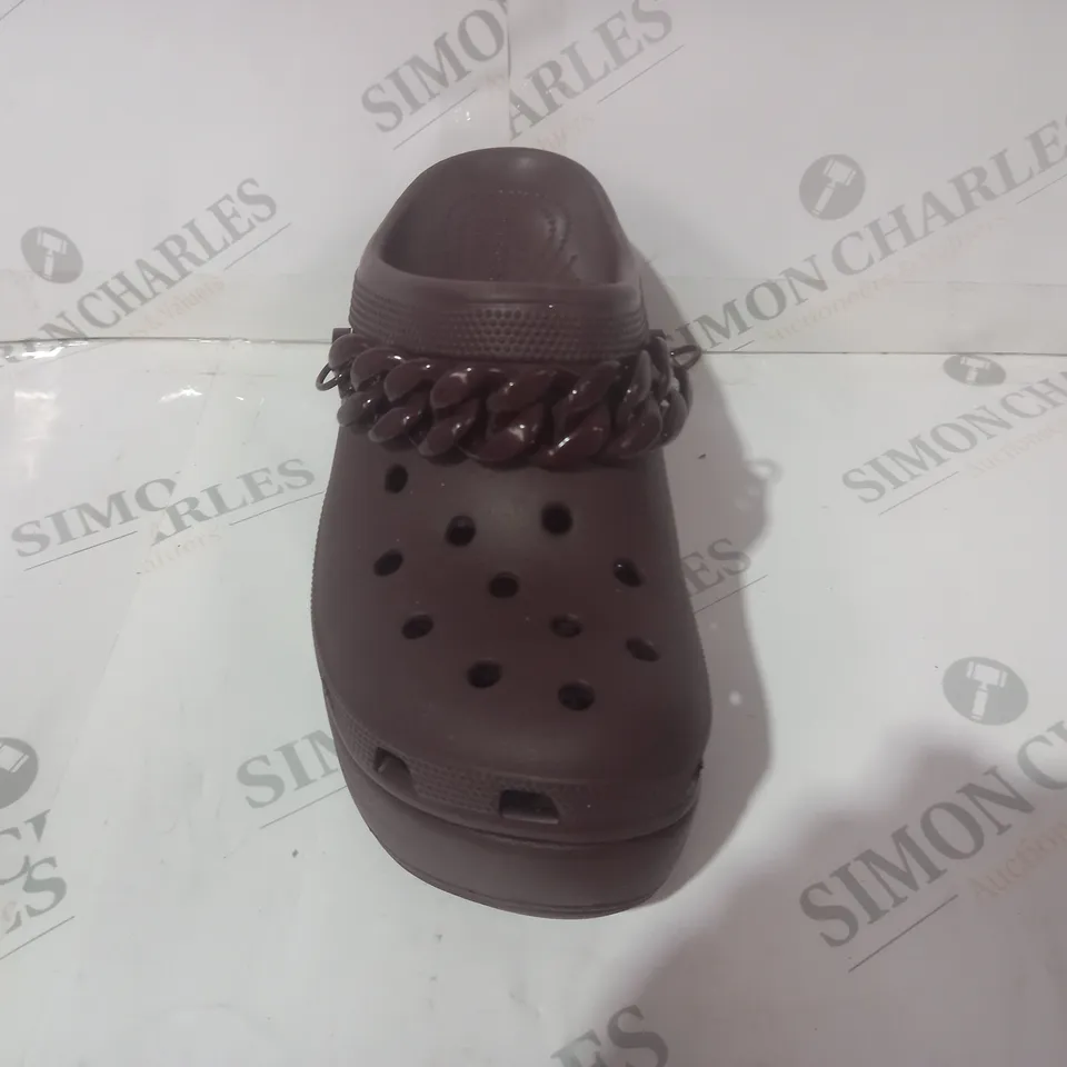 PAIR OF CROCS SIREN CHAIN CLOGS IN DARK CHERRY UK SIZE M5/W6