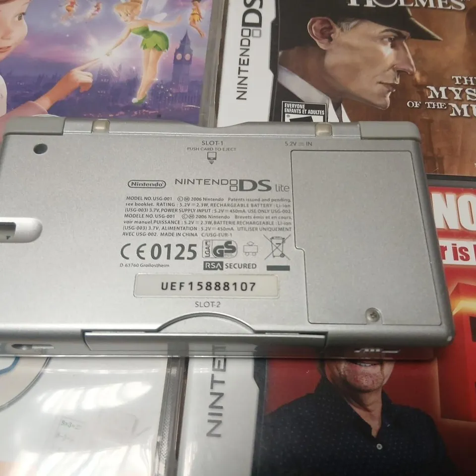 NINTENDO DS HANDHELD GAMES CONSOLE WITH FOURTEEN ASSORTED GAMES 