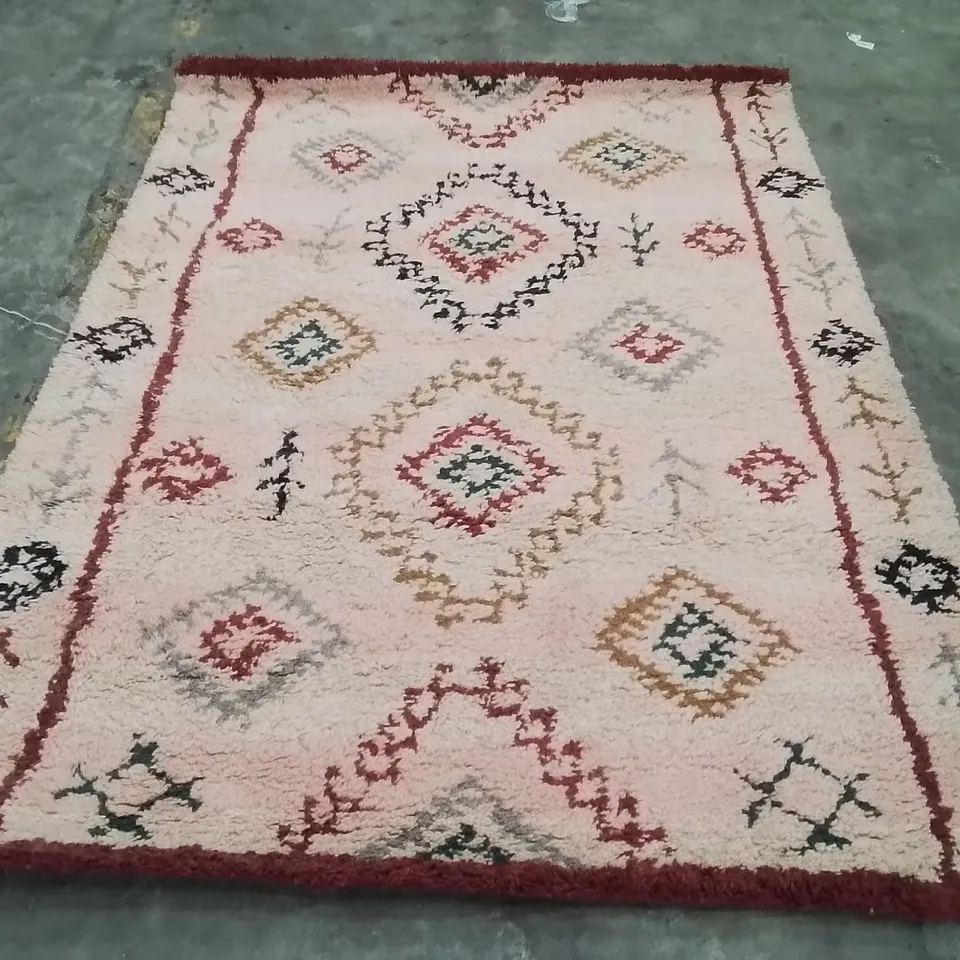 QUALITY DESIGNER AREA RUG - APPROXIMATELY 170X120CM
