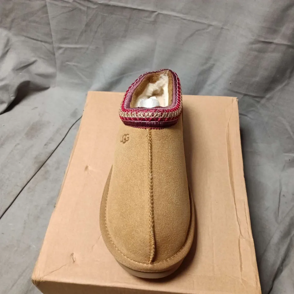 UGG WOMEN’S TAN SUEDE SLIPPERS WITH RED TRIM – BOXED - UK SIZE 6