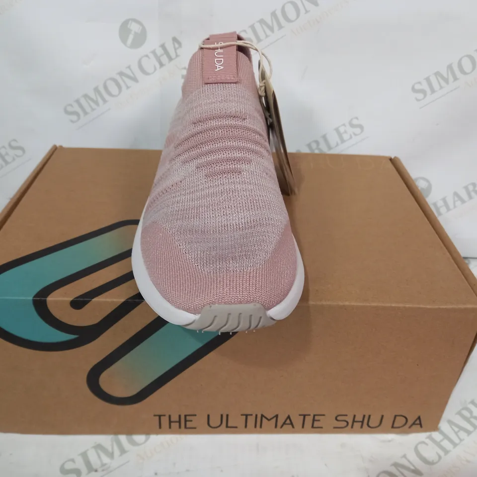 BOXED PAIR OF SHUDA OLIVIA SHOES IN PINK UK SIZE 6