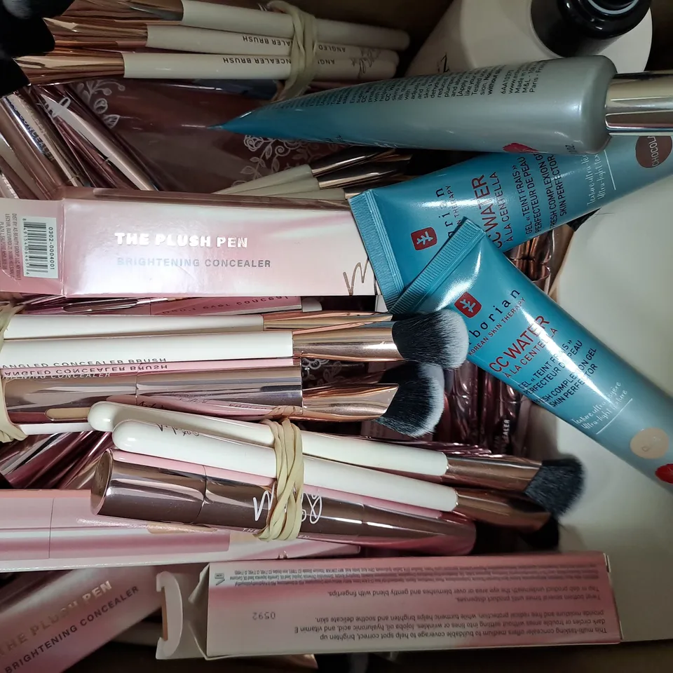 BOX OF APPROXIMATELY 20 ASSORTED HEALTH AND BEAUTY PRODUCTS TO INCLUDE NEOM BODY WASH, ETC - COLLECTION ONLY