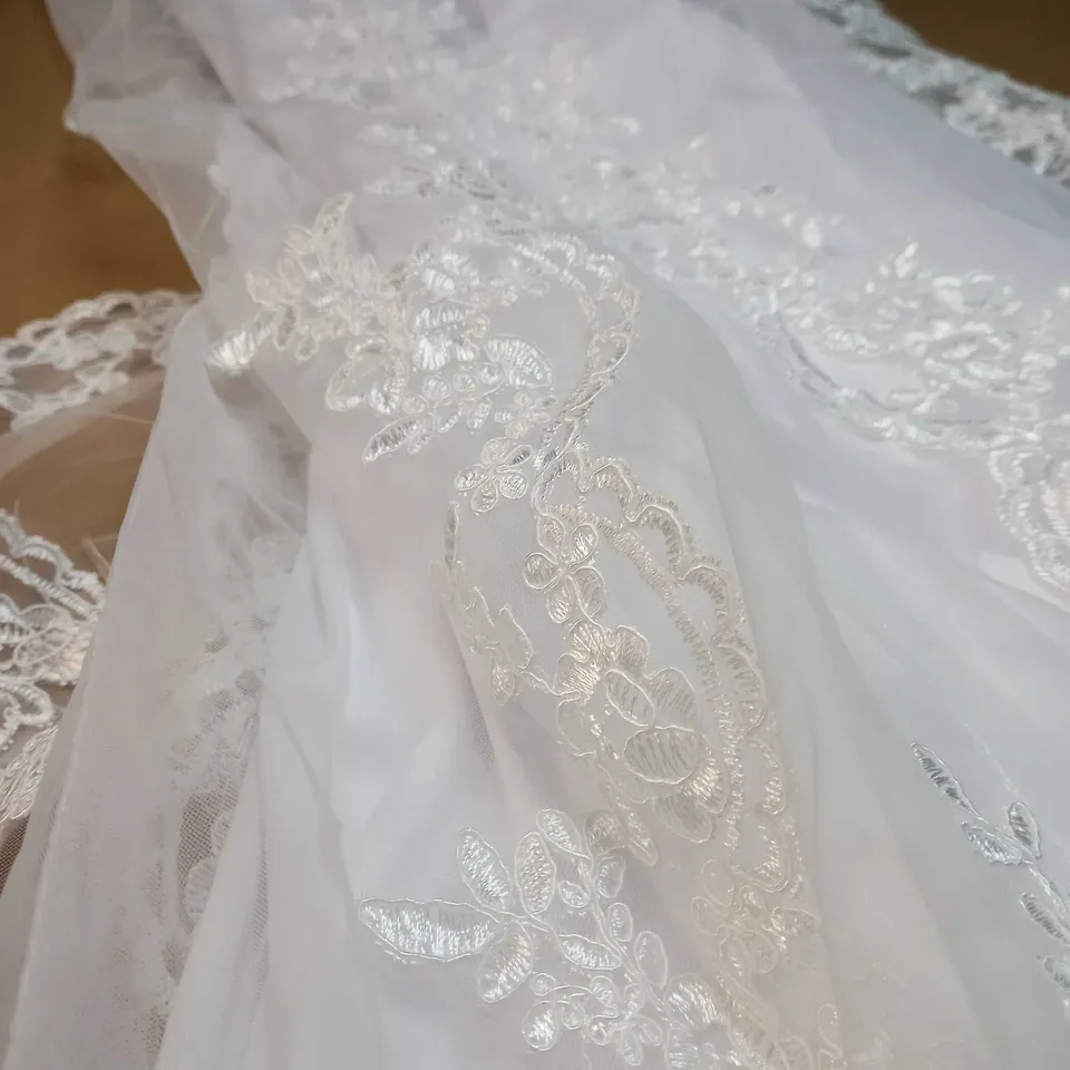 DESIGNER WHITE/LACE/GEM DETAILED WEDDING DRESS