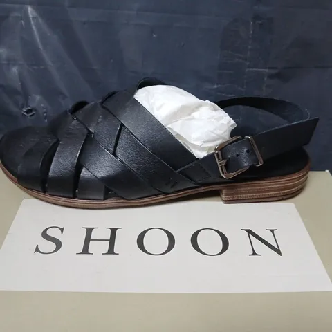 SHOON BLACK LEATHER CROSS-STRAP FLAT SANDAL – SIZE 40