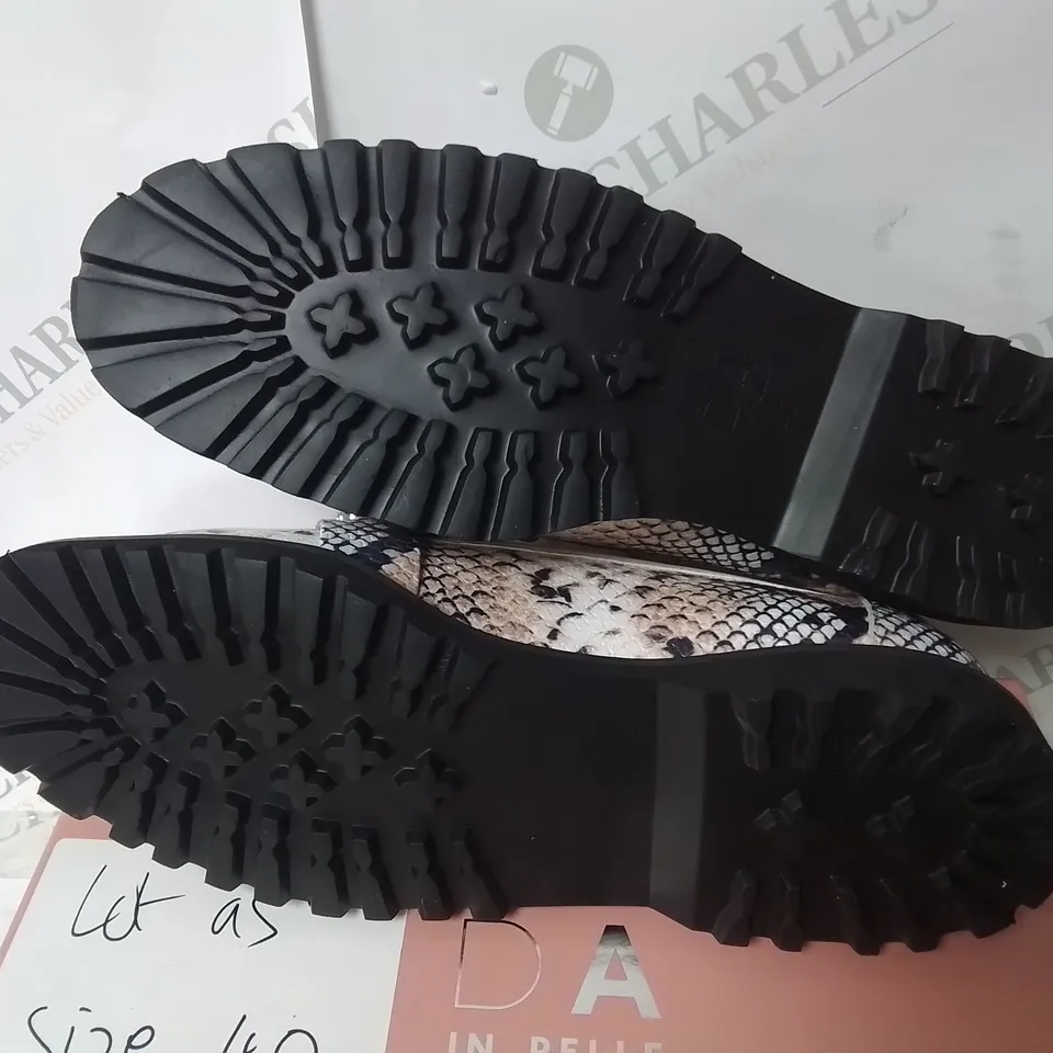 MODA FURLA SNAKE PRINT CHUNKY SOLE LOAFER WITH CHAIN - 40