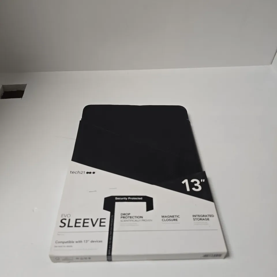 TECH21 EVO SLEEVE 13" LAPTOP SLEEVE – BLACK