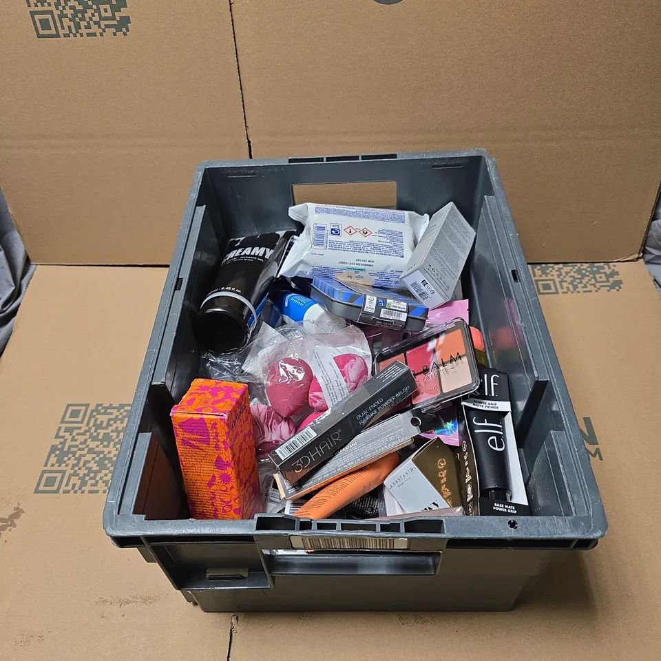 APPROXIMATELY 20 X ASSORTED COSMETIC ITEMS TO INCLUDE CREAMY INTIMATE GEL, MAN STUFF SET, AKT DEODORANT BALM, E.L.F MATTE PRIMER, BLUE BALM BLUSH PALETTE ETC