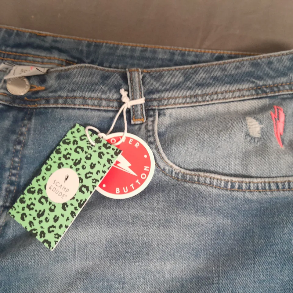 SCAMP & DUDE ADULTS DENIM RAW EDGE SHORTS IN MID WASH - 20