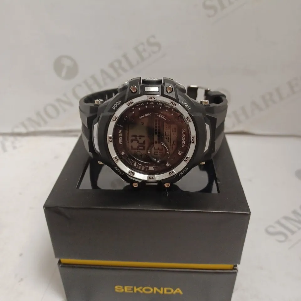 BOXED SEKONDA WATCH - STAINLESS STEEL BACK - CHINA MOVEMENT - RUBBER STRAP - WATER RESISTANT 50M - DUAL TIME. 
