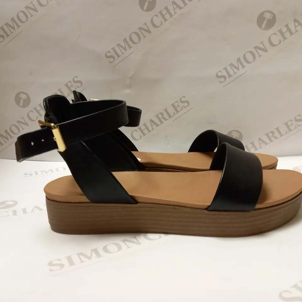 BLACK LEATHER-LOOK STRAP FLATFORM FOOTBED SANDALS SIZE 6