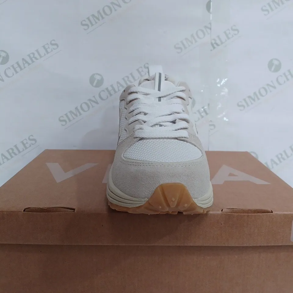VEJA VENTURI CANVAS MESH TRAINER - UK 7 