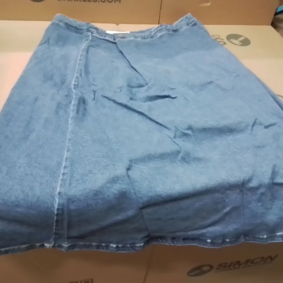 BOXED BRAND NEW APPROXIMATELY 16 JD WILLIAMS PLEAT SKIRT BLUE SIZE 20