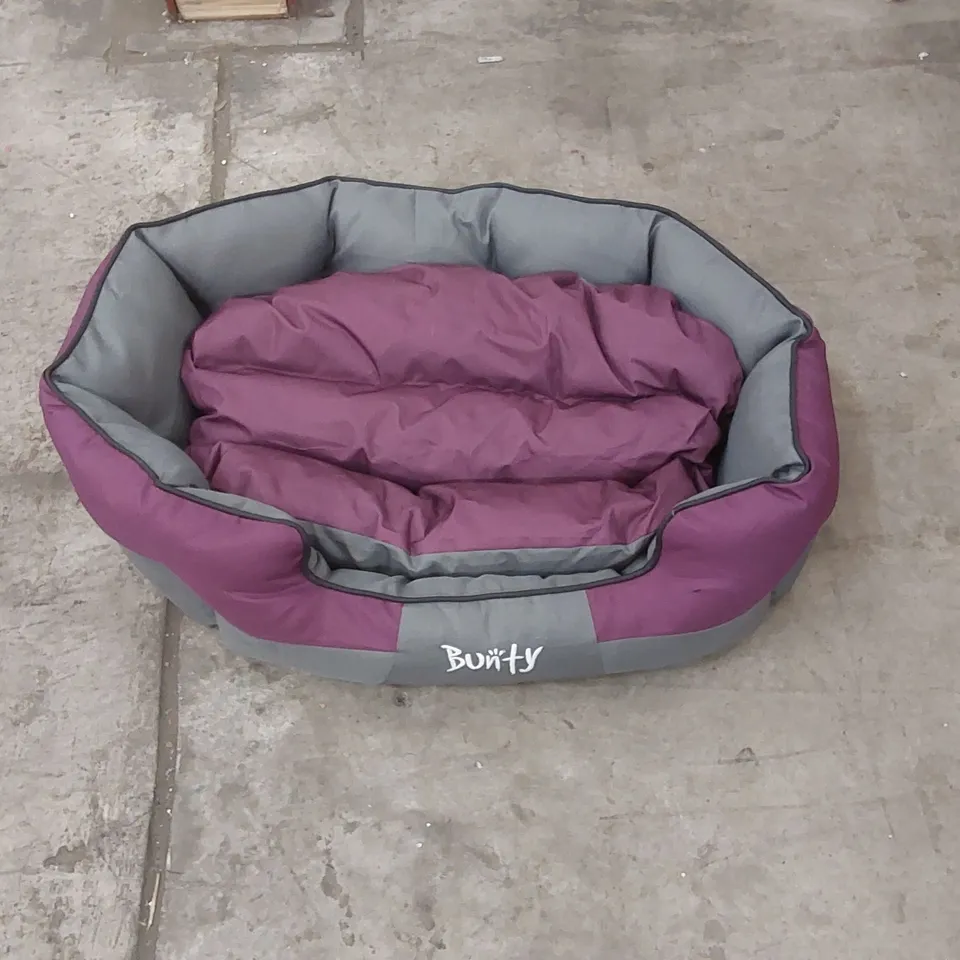 BUNTY LEVESQUE POLYESTER PET BED