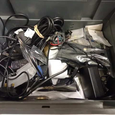 BOX OF APPROX 10 ASSORTED POWER CABLES AND WIRES FOR VARIOUS ITEMS 