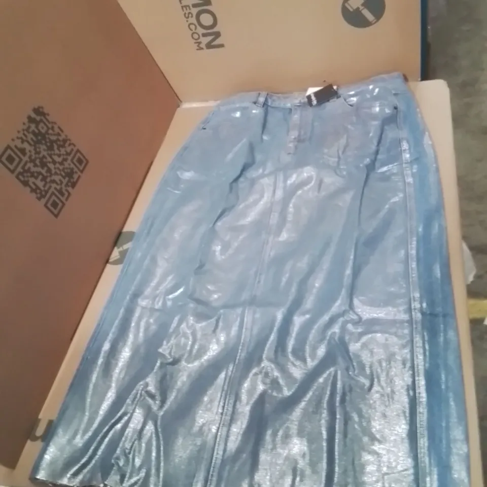 BOX CONTAINING APPROXIMATELY 14 BRAND NEW SIMPLY BE A LINE MAXI SKIRT BLUE/SILVER SIZE 18