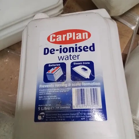 PALLET CONTAINING LARGE QUANTITY OF 5L DE-IONISED WATER BOTTLES 