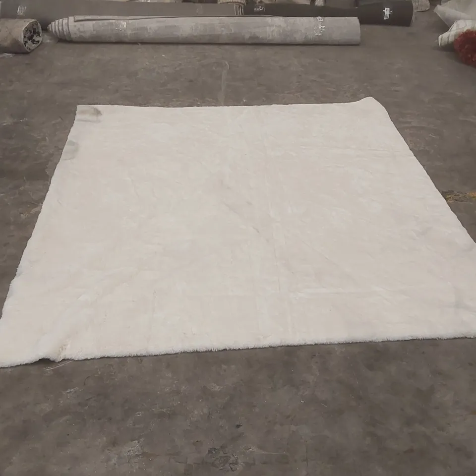 QUALITY DESIGNER AREA RUG - APPROXIMATELY 200 x 200cm