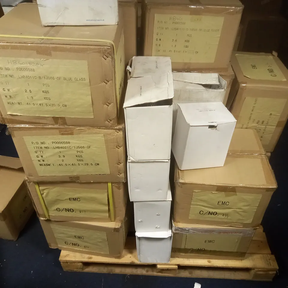 LOT OF APPROXIMATELY 15 ASSORTED DOWNLIGHTS AND ELECTRICAL INSERTS IN VARIOUS COLOURS