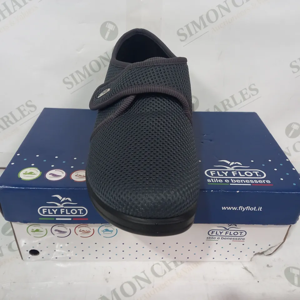 BOXED PAIR OF FLY FLOT SHOES IN DARK GREY EU SIZE 42