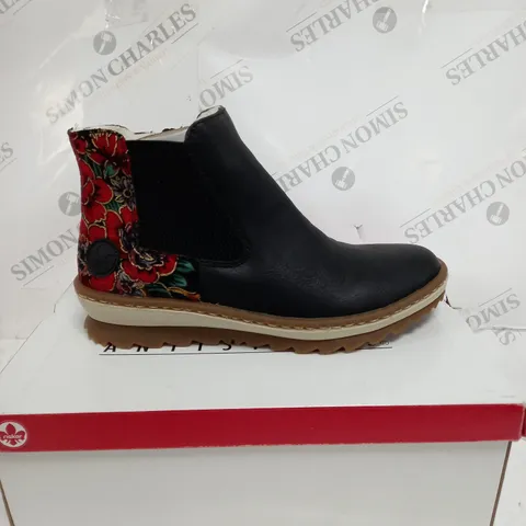 BOXED RIEKER CHELSEA BOOTS, NAVY - SIZE 5