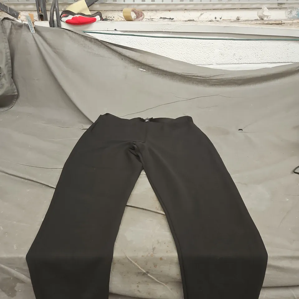 PRETTYLITTLETHING BLACK SCULPTED RIB STIRRUP LEG LEGGINGS UK 16 WITH TAGS