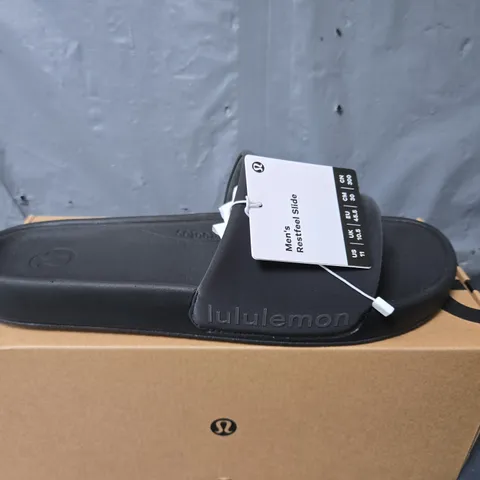 BOXED PAIR OF LULULEMON MENS RESTFEEL SLIDES IN BLACK - UK 10.5