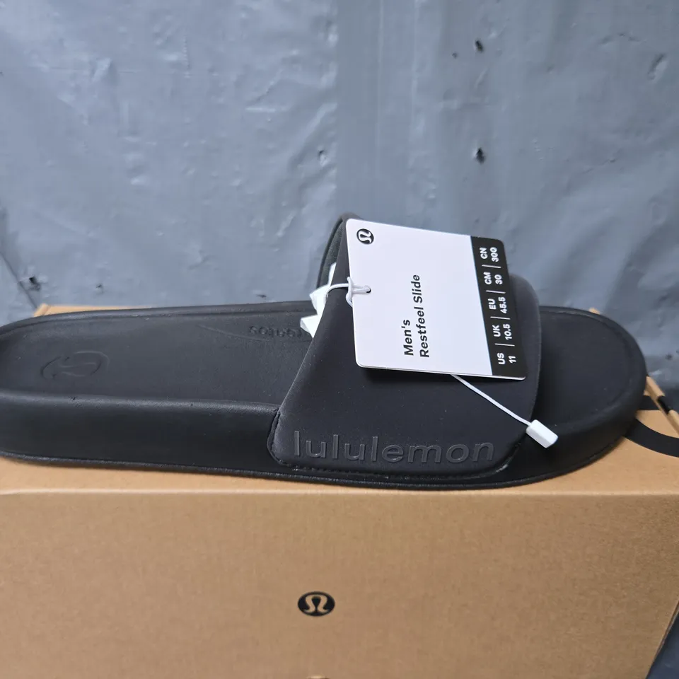 BOXED PAIR OF LULULEMON MENS RESTFEEL SLIDES IN BLACK - UK 10.5