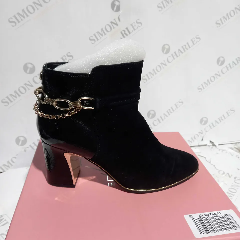 BOXED MODA IN PELLE KANNES BLACK SUEDE ANKLE BOOTS - UK SIZE 7