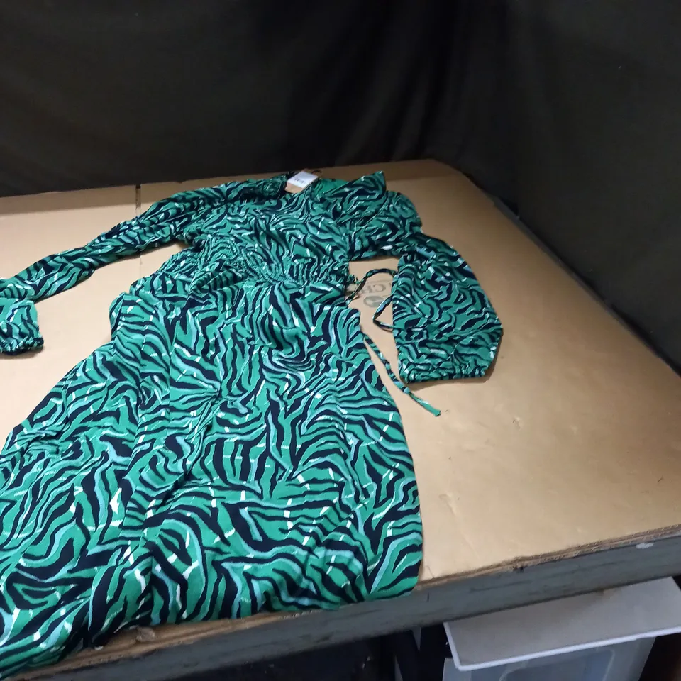 GREEN/BLACK MADELYN MID DRESS SIZE 14