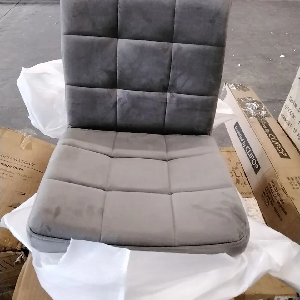 A BOXED GREY FABRIC UPHOLSTERED CHAIR