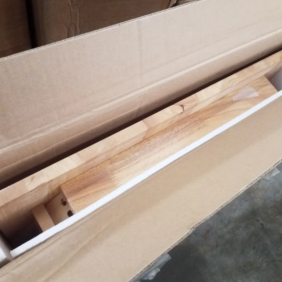 BOXED HANOVER DINING TABLE - LIGHT OAK 