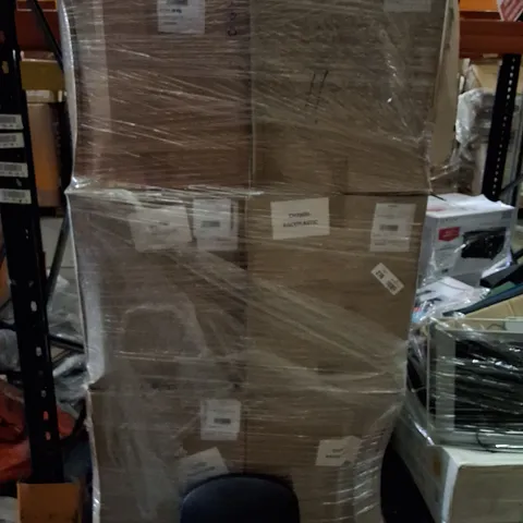 PALLET CONTAINING A LARGE QUANTITY OF BACK PLASTICS