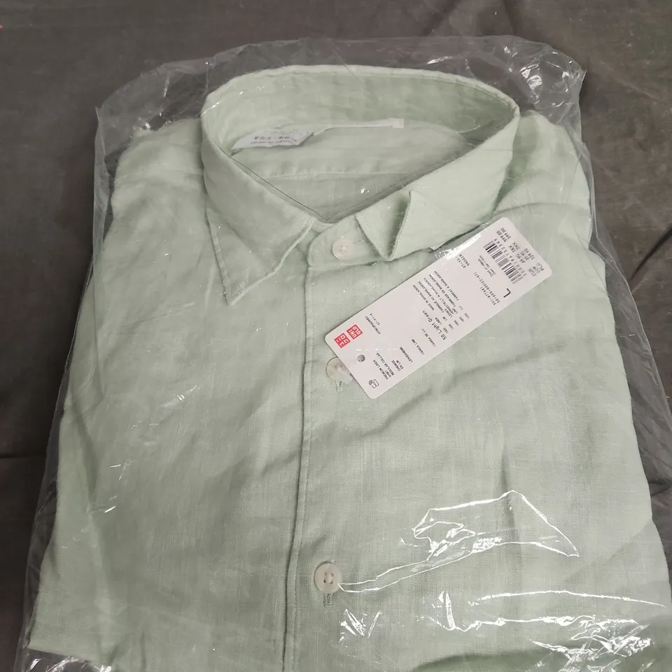 UNIQLO LINEN SHIRT – LIGHT GREEN, SIZE L